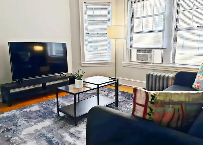 Perfectly Located 1-bedroom Unit - Hinman D2 * Эванстон