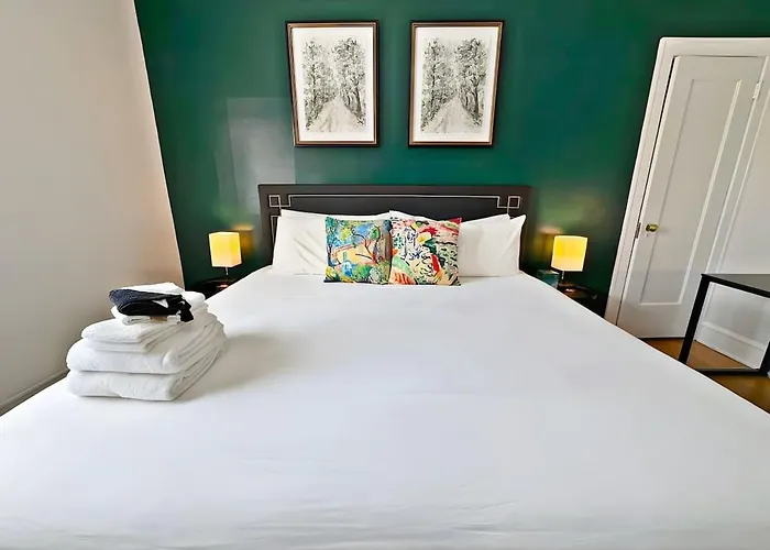 Perfectly Located 1-bedroom Unit - Hinman D2 Апартаменты